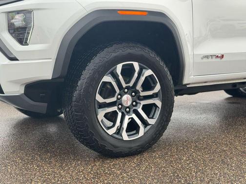 2024 GMC Canyon AT4