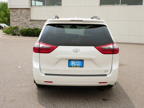 2020 Toyota Sienna XLE