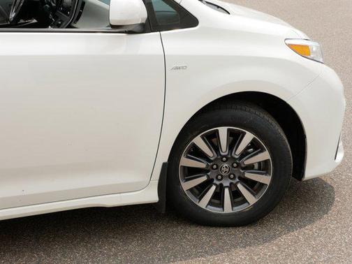 2020 Toyota Sienna XLE