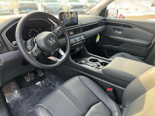 2025 Honda Pilot Touring 8-Passenger