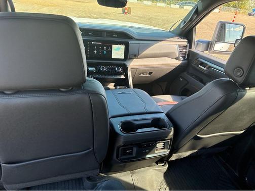 2025 GMC Sierra 2500 AT4