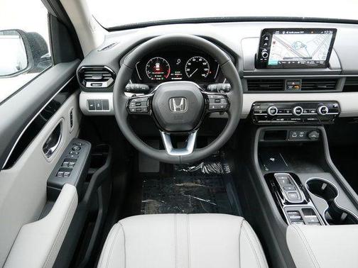 2025 Honda Pilot Touring 8-Passenger
