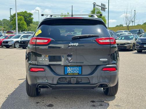 Brilliant Black Crystal Pearlcoat 2015 Jeep Cherokee Latitude