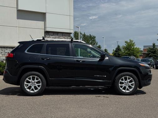 Brilliant Black Crystal Pearlcoat 2015 Jeep Cherokee Latitude