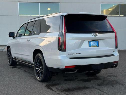 2023 Cadillac Escalade ESV Sport