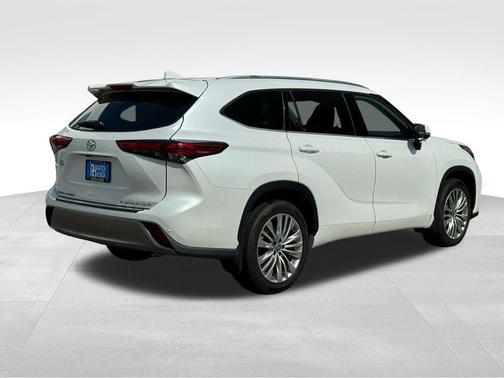 2023 Toyota Highlander Platinum