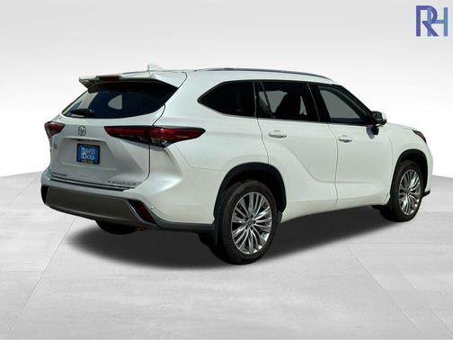 2023 Toyota Highlander Platinum