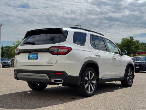 Platinum White Pearl 2023 Honda Pilot Touring 8-Passenger