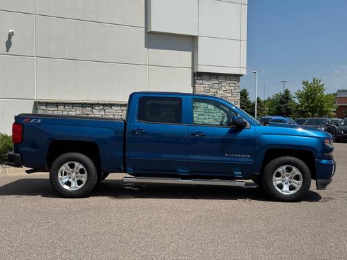 Deep Ocean Blue Metallic 2018 Chevrolet Silverado 1500 2LT