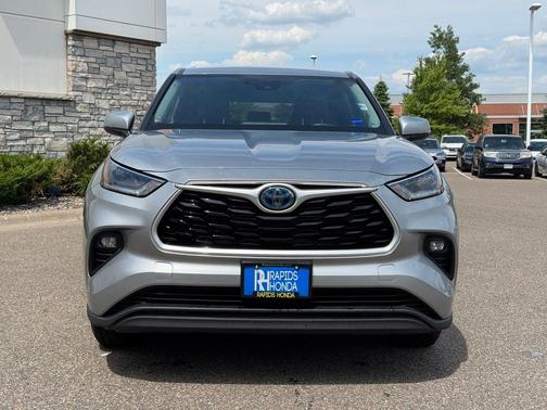 Celestial Silver Metallic 2021 Toyota Highlander Hybrid LE