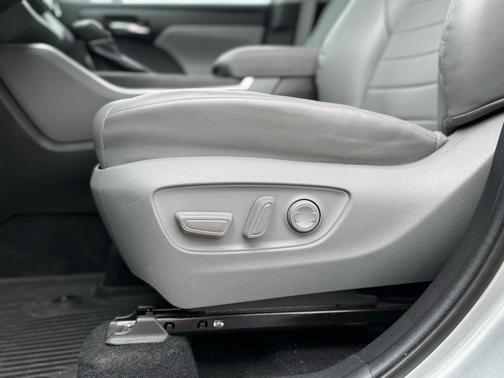 Celestial Silver Metallic 2021 Toyota Highlander XLE