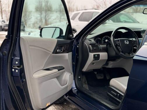 Obsidian Blue Pearl 2017 Honda Accord EX-L