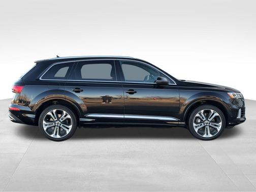 2022 Audi Q7 55 Premium Plus