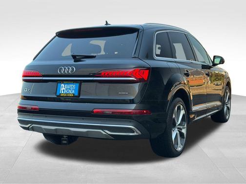 2022 Audi Q7 55 Premium Plus