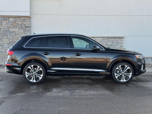 2022 Audi Q7 55 Premium Plus