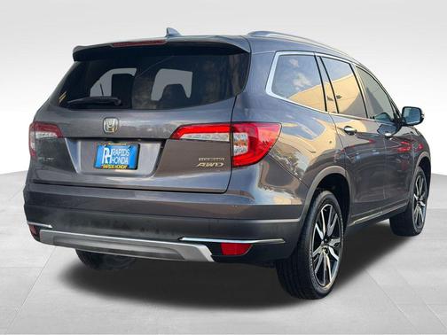2022 Honda Pilot Touring 8-Passenger
