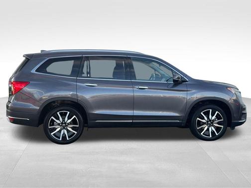 2022 Honda Pilot Touring 8-Passenger