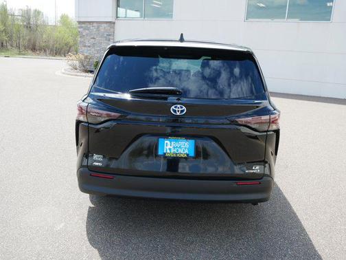 2024 Toyota Sienna LE