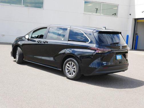 2024 Toyota Sienna LE