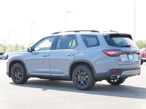 2025 Honda Pilot Touring 8-Passenger