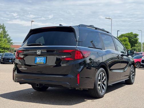 Crystal Black Pearl 2026 Honda Odyssey EX-L