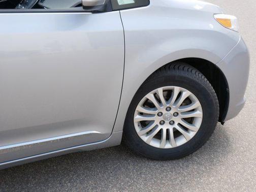 2017 Toyota Sienna XLE Premium