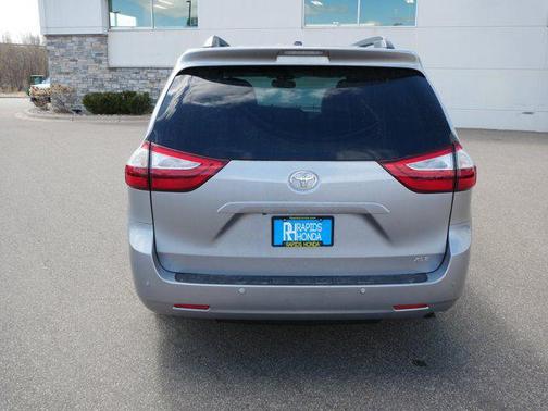 2017 Toyota Sienna XLE Premium
