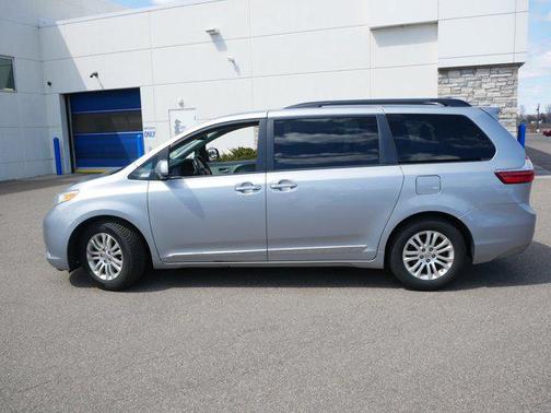 2017 Toyota Sienna XLE Premium
