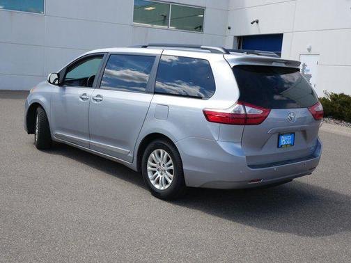 2017 Toyota Sienna XLE Premium