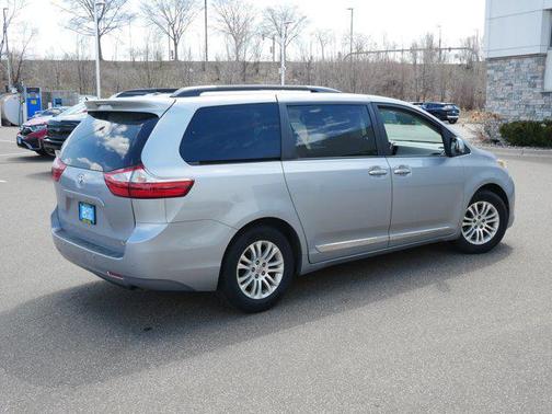 2017 Toyota Sienna XLE Premium