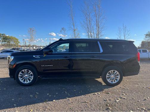 2024 GMC Yukon XL SLE
