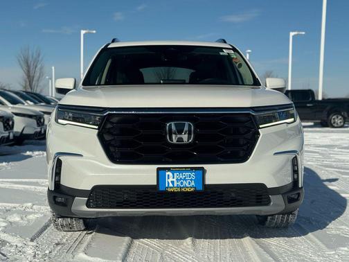 2025 Honda Pilot Touring 8-Passenger