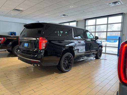 2023 Chevrolet Suburban 4WD High Country