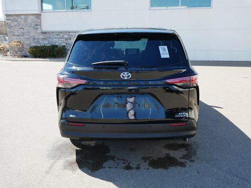 2022 Toyota Sienna XLE 7 Passenger