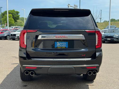 Onyx Black 2024 GMC Yukon AT4