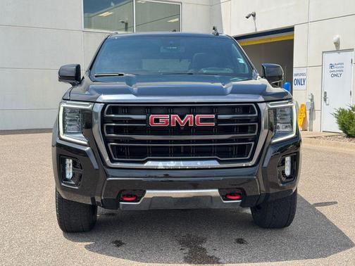 Onyx Black 2024 GMC Yukon AT4