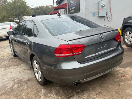 2014 Volkswagen Passat 1.8T Auto SEL Premium