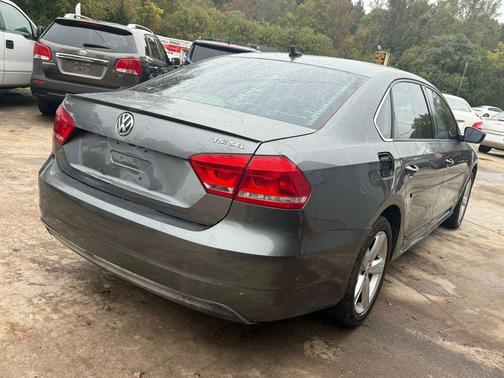 2014 Volkswagen Passat 1.8T Auto SEL Premium
