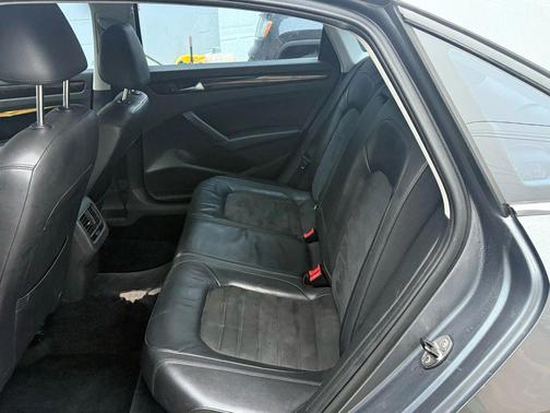 2014 Volkswagen Passat 1.8T Auto SEL Premium