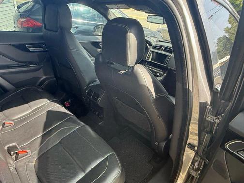 2017 Jaguar F-PACE 35t R-Sport