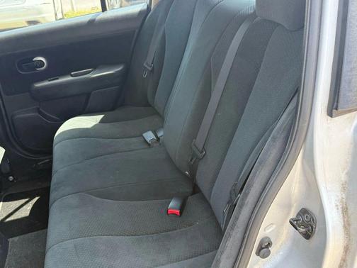 2011 Nissan Versa 1.8 S