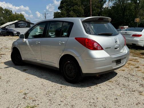 2011 Nissan Versa 1.8 S