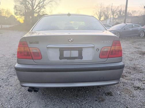 2004 BMW 330 330i Sedan 4D