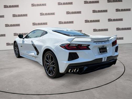 White Pearl Metallic Tricoat 2023 Chevrolet Corvette Stingray w/3LT
