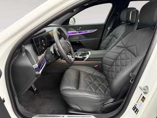 Alpine White 2025 BMW 740 xDrive
