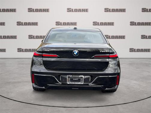 2026 BMW 750e i xDrive