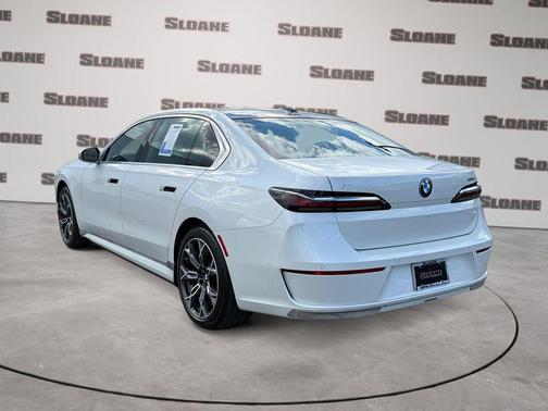 White Metallic 2023 BMW i7 xDrive60