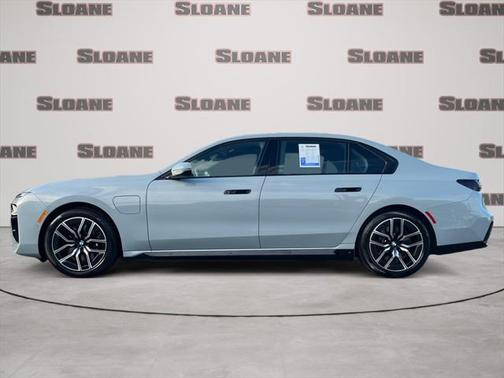 2024 BMW 750e i xDrive