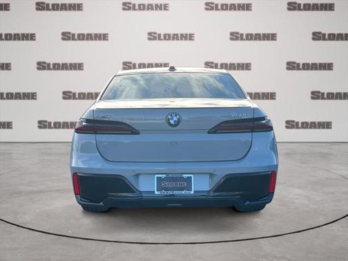2024 BMW 750e i xDrive