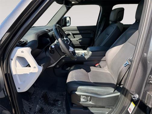 2025 Land Rover Defender 130 P400 X-Dynamic SE